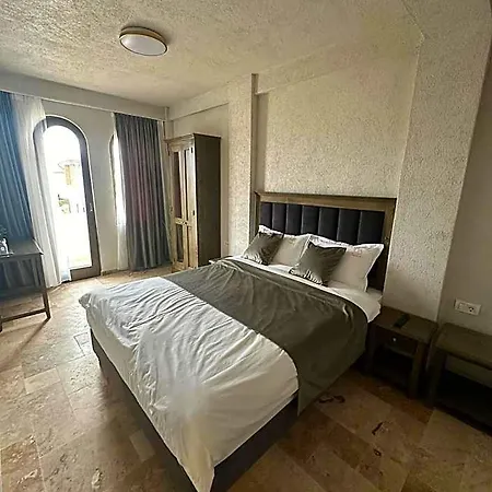 Hotel Selora *